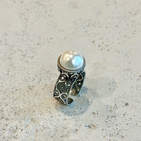 New Silver Ring with Pearl - Picture 2 of 6